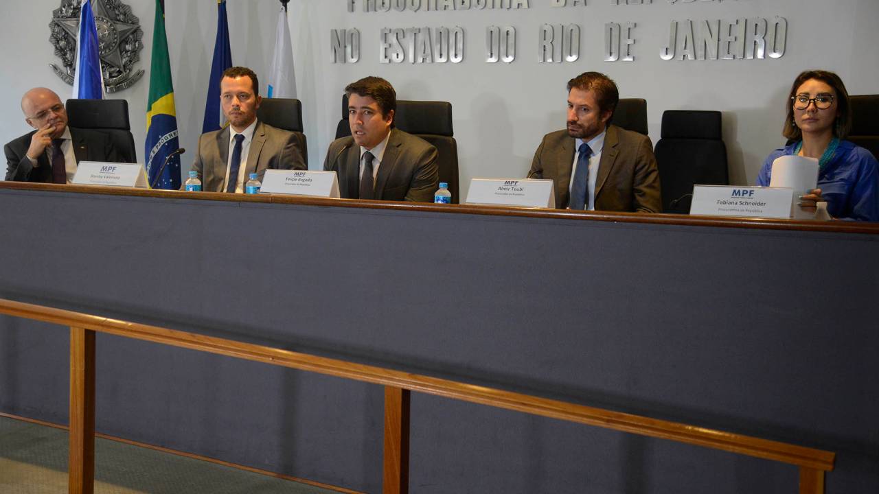 Procuradores da força-tarefa da Lava-Jato no Rio durante entrevista coletiva