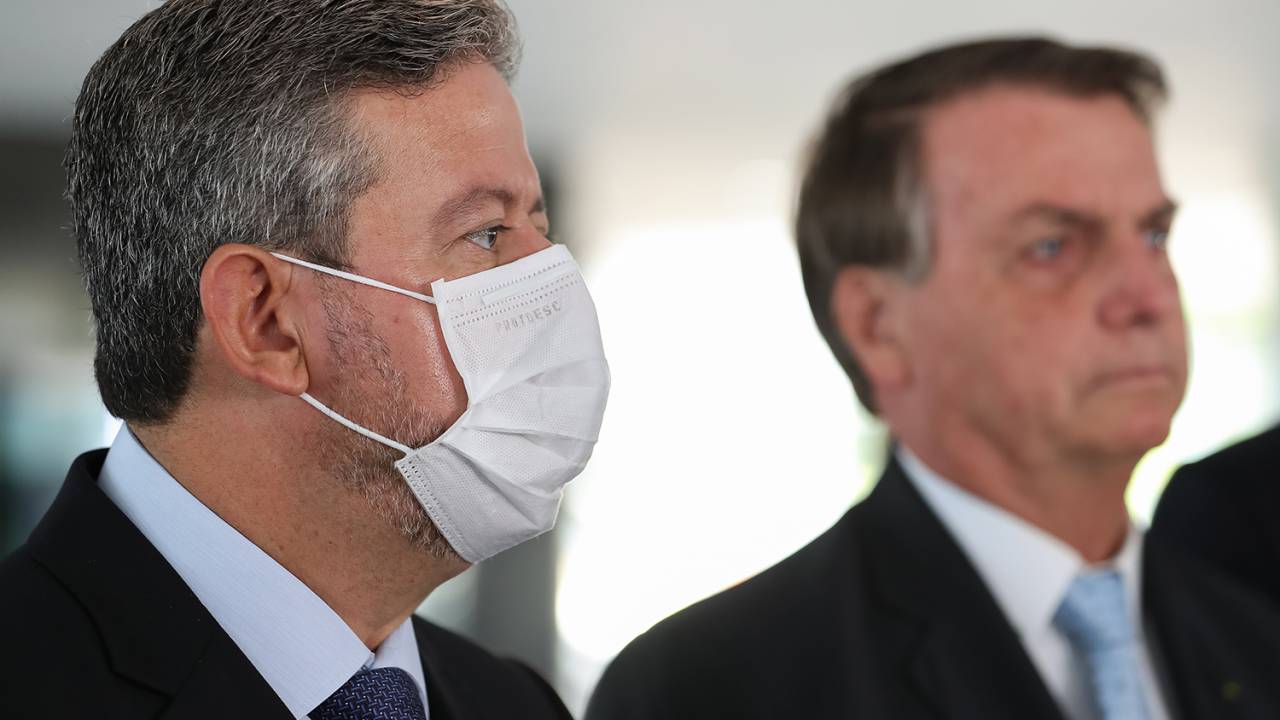 Jair Bolsonaro e Arthur Lira durante coletiva de imprensa -