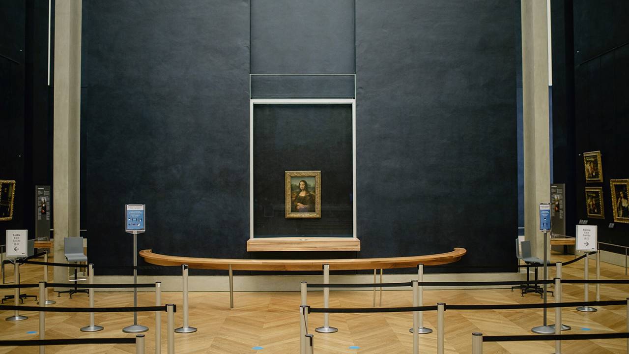 SOLITÁRIA - O espaço exclusivo da Mona Lisa: em tempos normais, multidões se acotovelavam para tirar selfies -