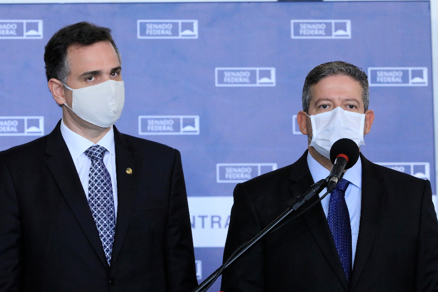 O presidente do senado, Rodrigo Pacheco, ao lado do presidente da Câmara, Arthur Lira - 03.02.2021