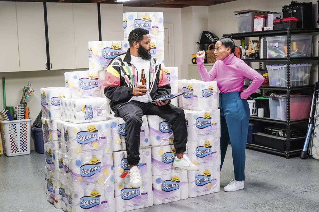 SERIADO-BLACK-ISH-S7-984.jpg HUMOR NO CAOS - Black-ish: ironia sobre as várias manias da quarentena -