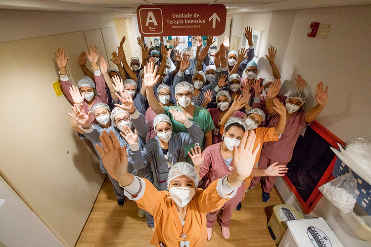 VACINADOS-EGB_8974t.jpg ALEGRIA - Equipe de médicos, enfermeiros e técnicos de enfermagem: 13 600 profissionais imunizados no hospital -