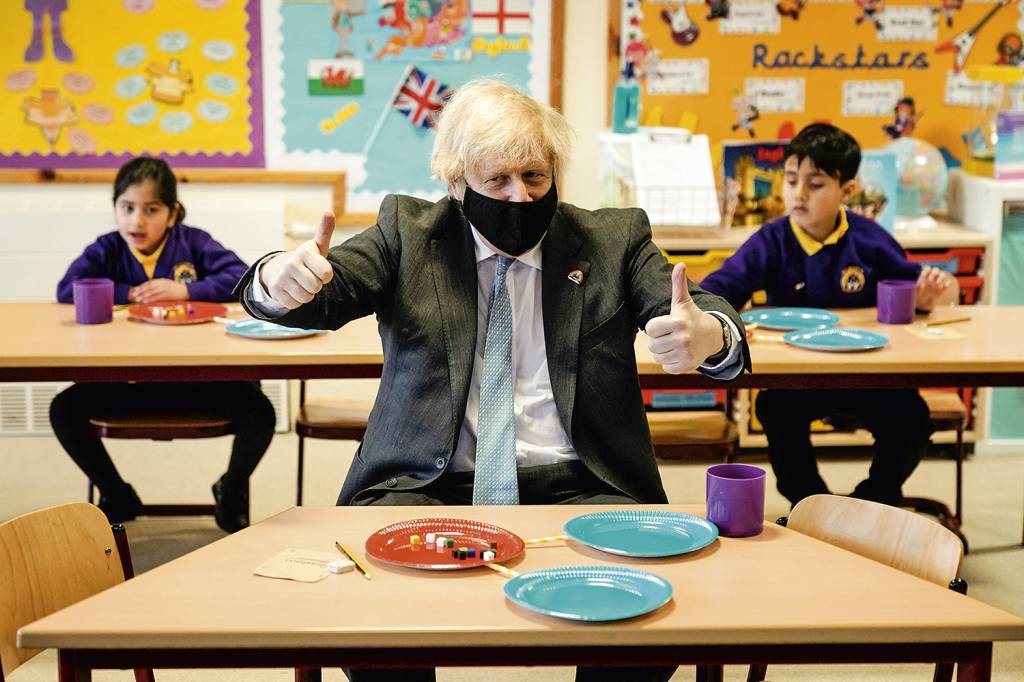 000_9423L6.jpg ALÍVIO - O primeiro-ministro britânico Boris Johnson: redução de 80% nos riscos de internação -