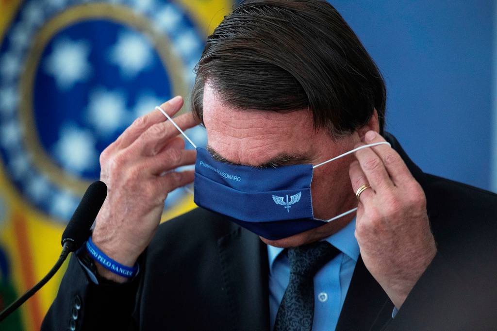 Bolsonaro pensou em MP para ampliar serviços essenciais na pandemia