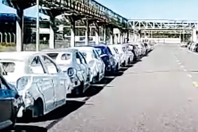 Ford+Ka+sucata+2.png SUCATA - Fábrica da Ford em Camaçari: carcaças de veículos abandonadas -