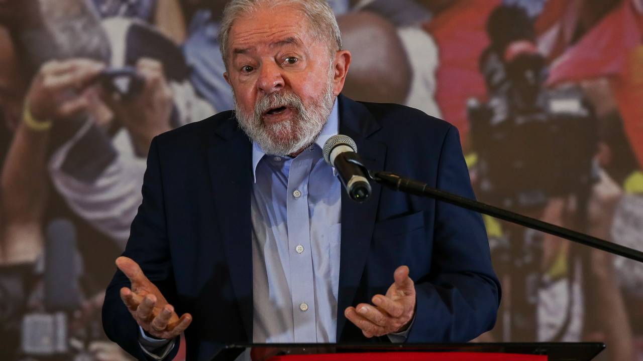 Lula durante entrevista coletiva no Sindicato dos Metalúrgicos, em São Bernardo do Campo -