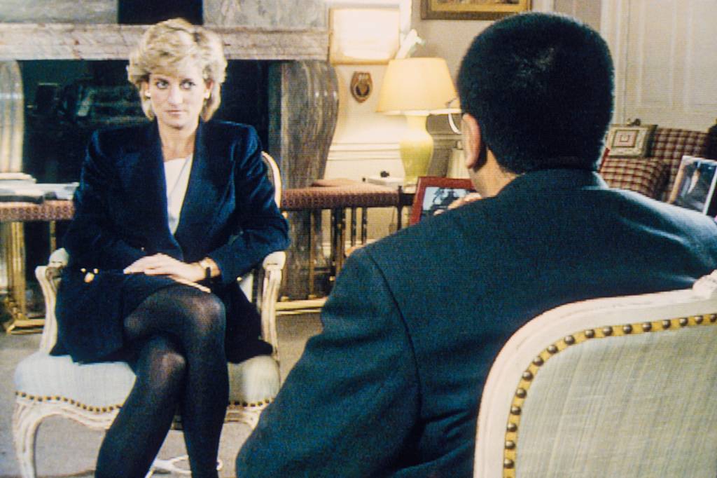 Princess Diana Being Interviewed EXPOSIÇÃO - Diana na entrevista de 1995: ao falar que havia “três pessoas” no seu casamento, caiu nas graças do público -
