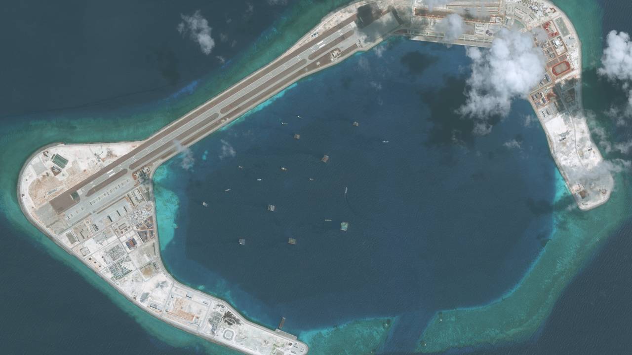 Águas em torno do recife Mischief nas Ilhas Spratly, área disputada no sul do Mar da China - 28/05/2018