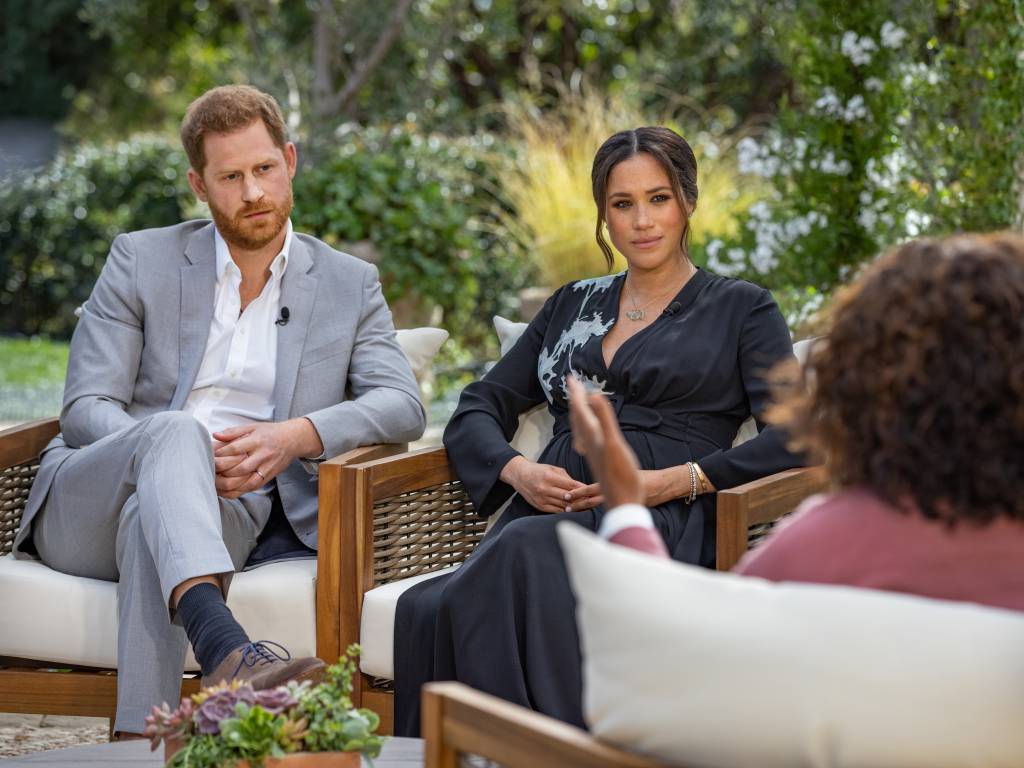 Príncipe Harry e Meghan Markle homenageiam príncipe Philip