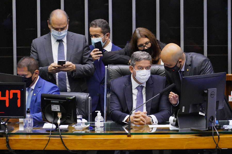 Sessão do plenário da Câmara comandada pelo presidente da Casa, Arthur Lira - 10/03/2021 - Na imagem Arthur Lira e deputados