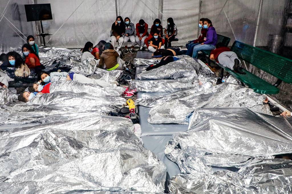 US-IMMIGRATION-BORDER-TEXAS CADA VEZ MAIS - Crianças acomodadas em abrigo improvisado no Texas: sem os pais e sem destino definido -