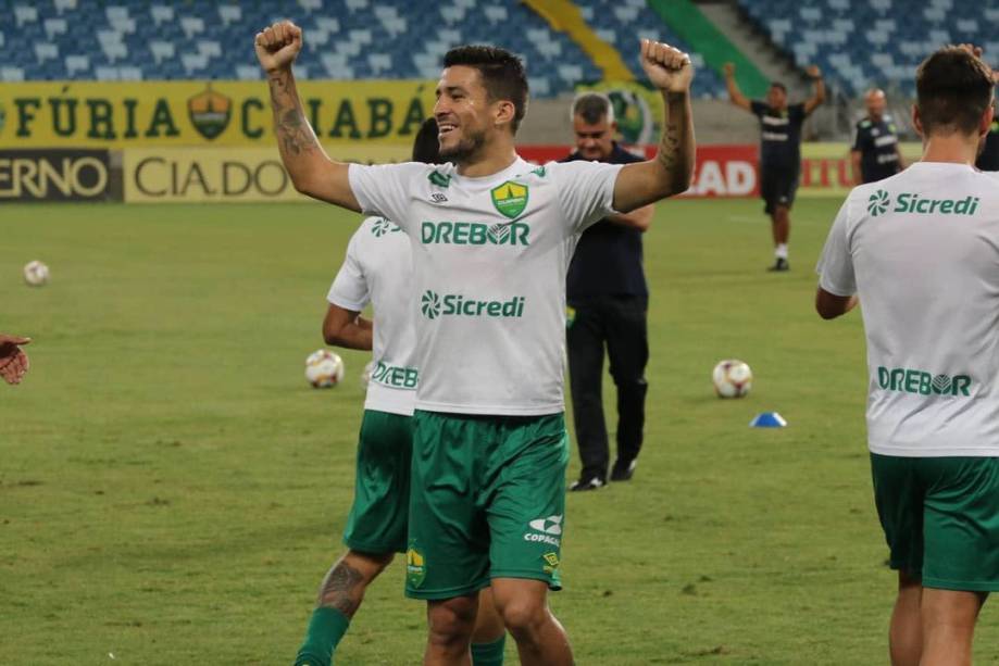 Equipe do Cuiabá comemorando o acesso para a série A do Brasileirão -