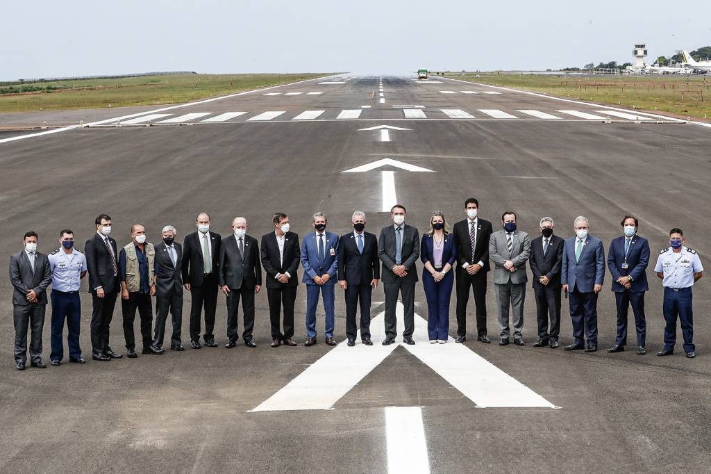 51101947280_8038309067_o.jpg NA PISTA - Bolsonaro com sua comitiva em Foz de Iguaçu: aceno ao mercado prejudicado por nova ameaça de intervenção na política de preços do gás -