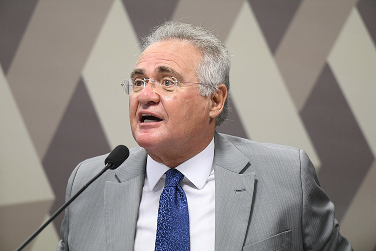 Renan Calheiros durante sessão da CPI da Covid, em Brasília -