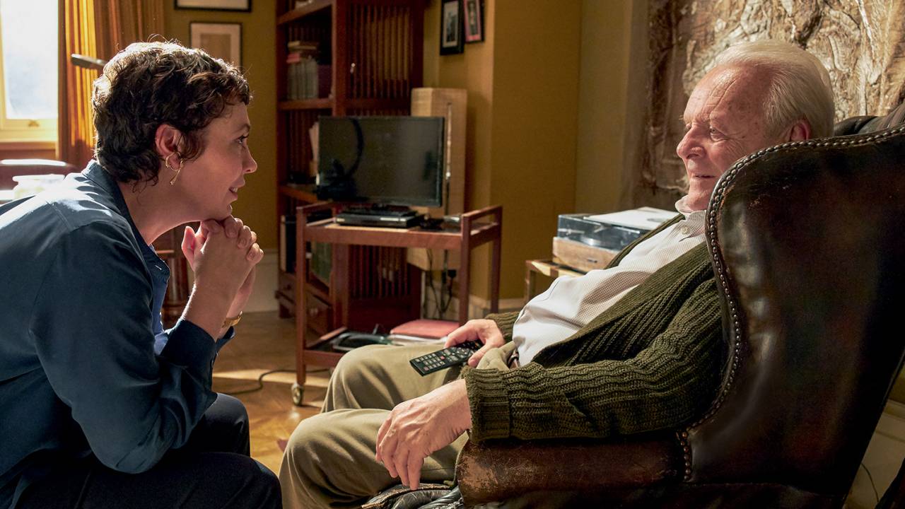 DRAMA - Hopkins, o pai, com Olivia Colman, a filha: desintegração mental na qual não há companhia -