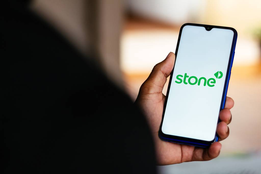 A Stone foi exposta, ou exposed, no termo da moda. O que ela fez?