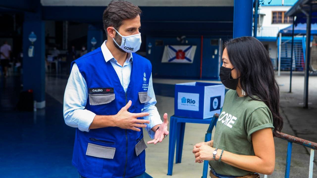 Ann Lee e o secretário municipal de Governo e Integridade Pública, Marcelo Calero -