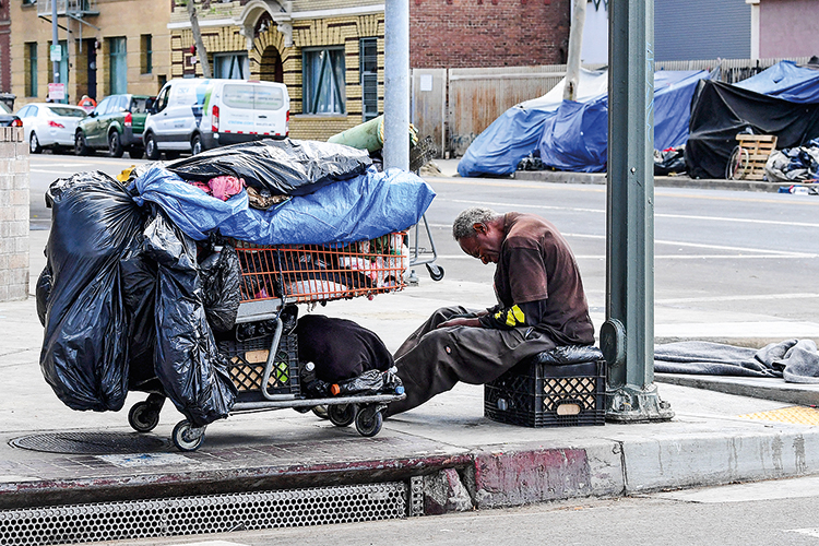 US-HOMELESS-LOS-ANGELES DESIGUALDADE - Morador de rua: proposta do governo distribui recursos para facilitar a inclusão das minorias -