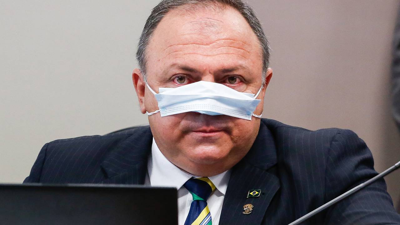 O ex-ministro da Saúde Eduardo Pazuello durante depoimento à CPI da Pandemia -