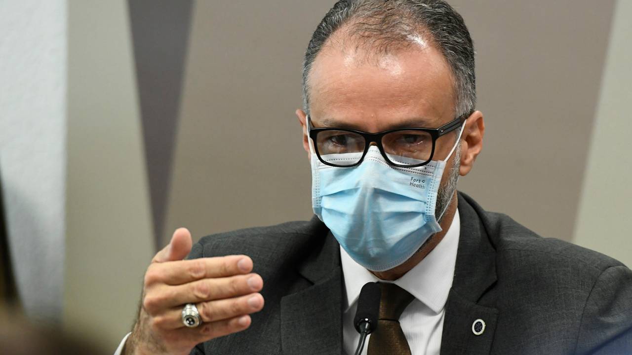 O presidente da Anvisa, Antonio Barra Torres durante a CPI da Covid, em Brasília -