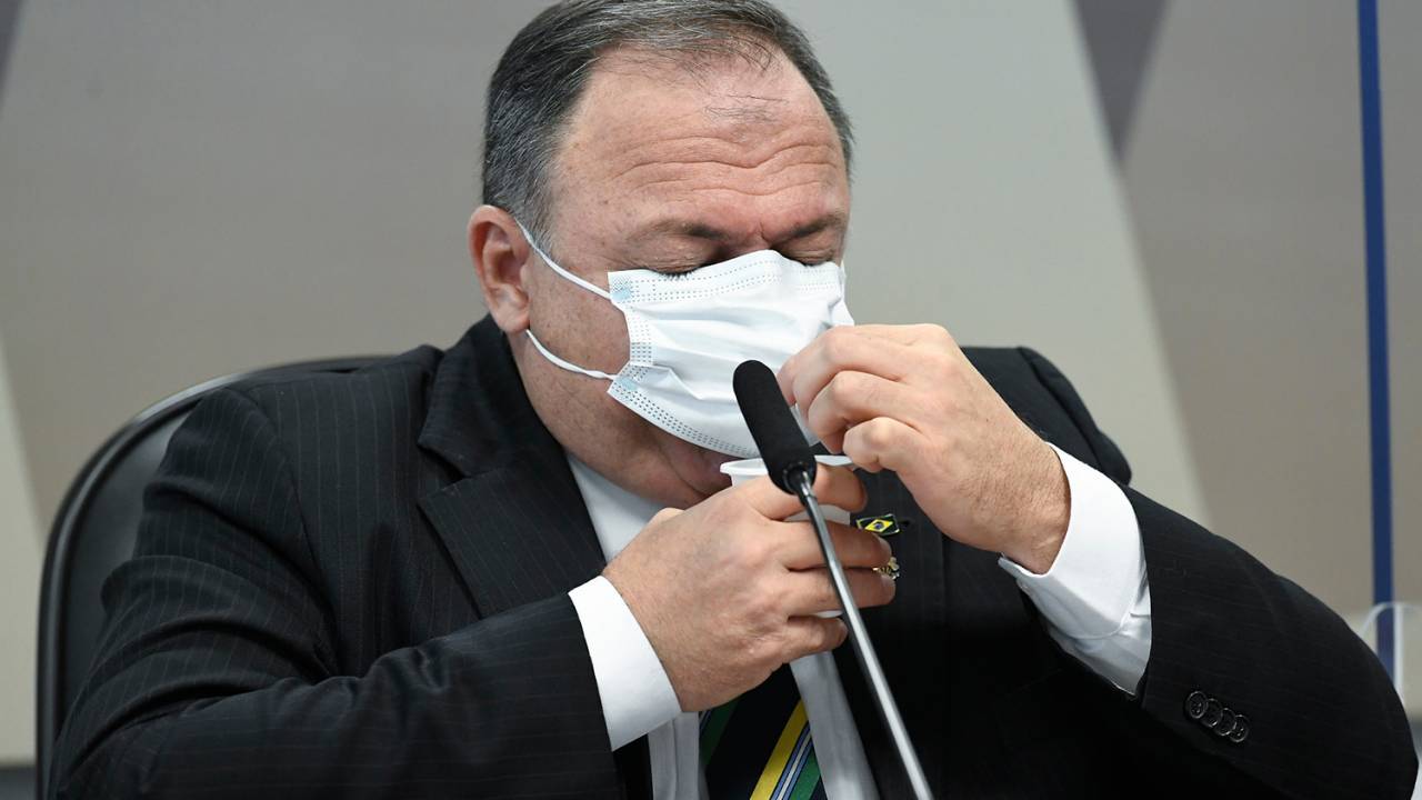 O ex-ministro da Saúde Eduardo Pazuello durante depoimento à CPI da Pandemia -
