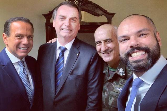 Bruno Covas ao lado de João Doria, Jair Bolsonaro e General Luiz Eduardo Ramos, em 2019 - Bruno Covas ao lado de João Doria, Jair Bolsonaro e General Luiz Eduardo Ramos, em 2019 -
