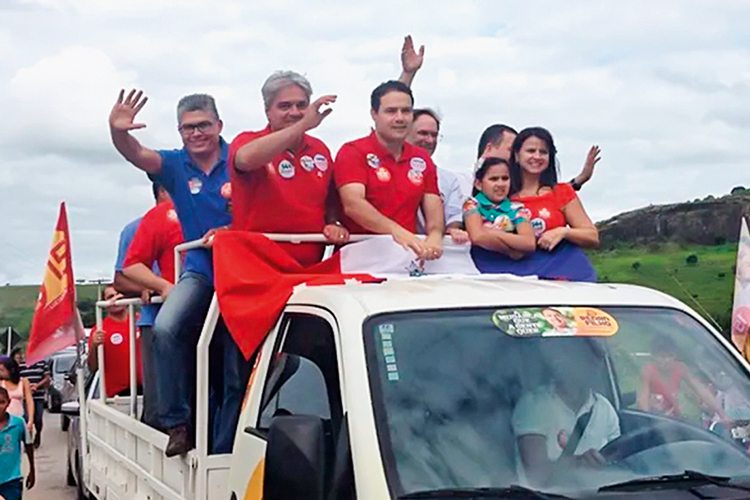 FRANCISCO ARAÚJO FILHO – COM RENAN FILHO EM UMA CARREATA – 2014.png EM ALAGOAS - Renan Filho com Araújo: “Não tenho nada a ver com a indicação” -