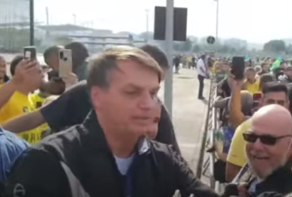 Presidente Jair Bolsonaro aglomera em passeata com motociclistas no Rio de Janeiro