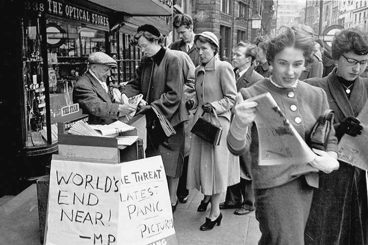 End Of The World EM 1954 - Londres: homem anuncia invasão vinda do espaço -
