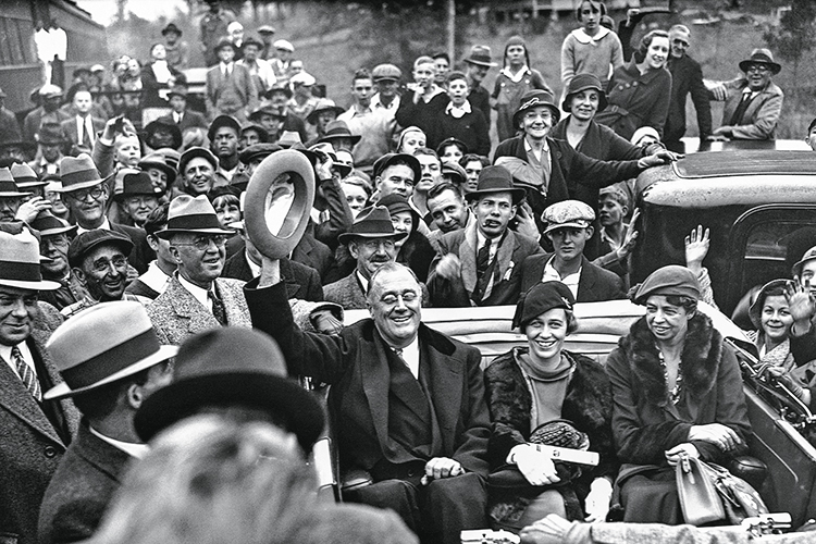 Franklin Delano Roosevelt with His Wife and Daughter in Warm Springs, Georgia COMPARAÇÃO - Roosevelt: medidas arrojadas contra a Grande Depressão teriam sido a inspiração de Biden -