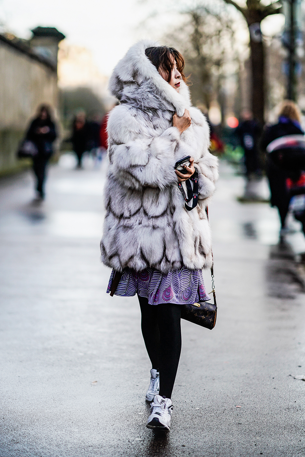 Street Style : Paris Fashion Week Womenswear Fall/Winter 2018/2019 : Day Seven CENA RARA - Modelo da Valentino: produção paralisada -