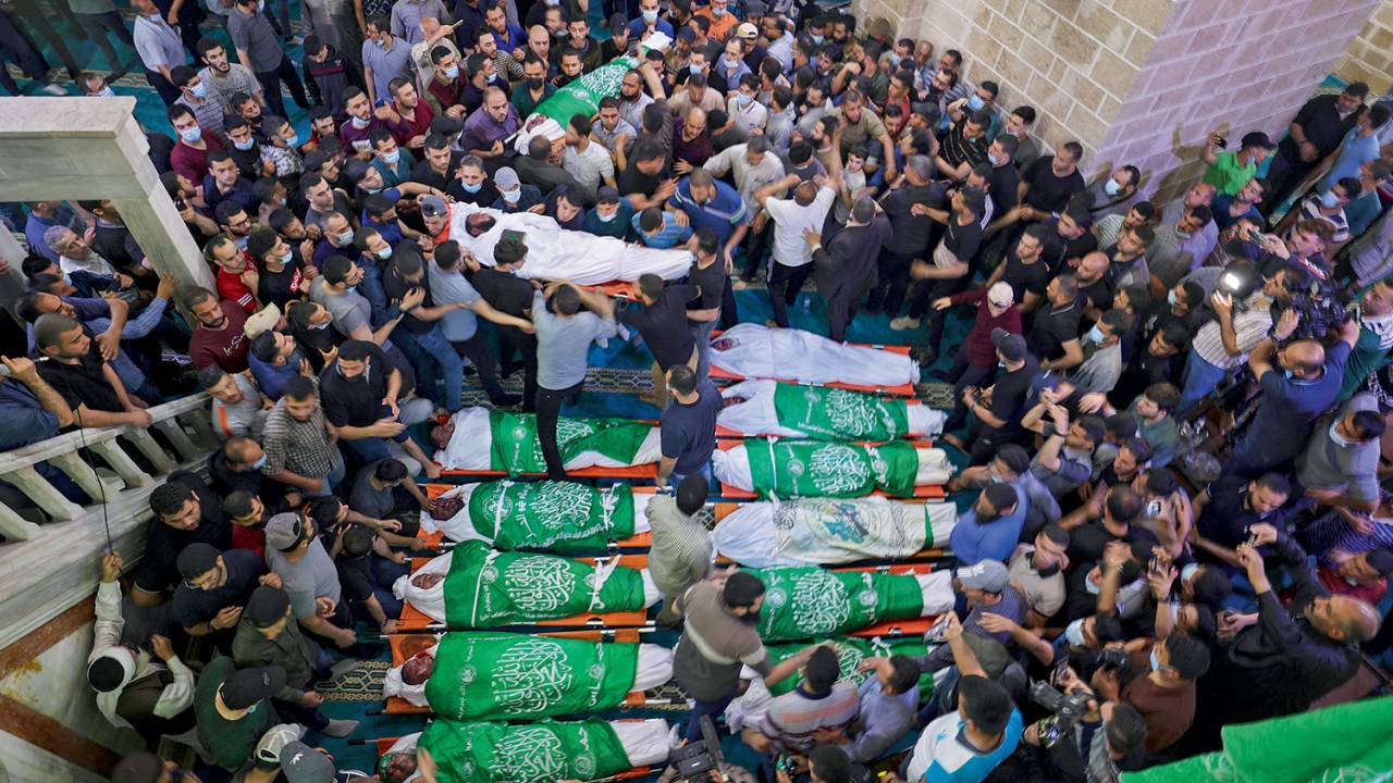 IMAGEM DA DOR - Funeral em Gaza: bombas caem em alvos precisos, mas matam centenas de civis -