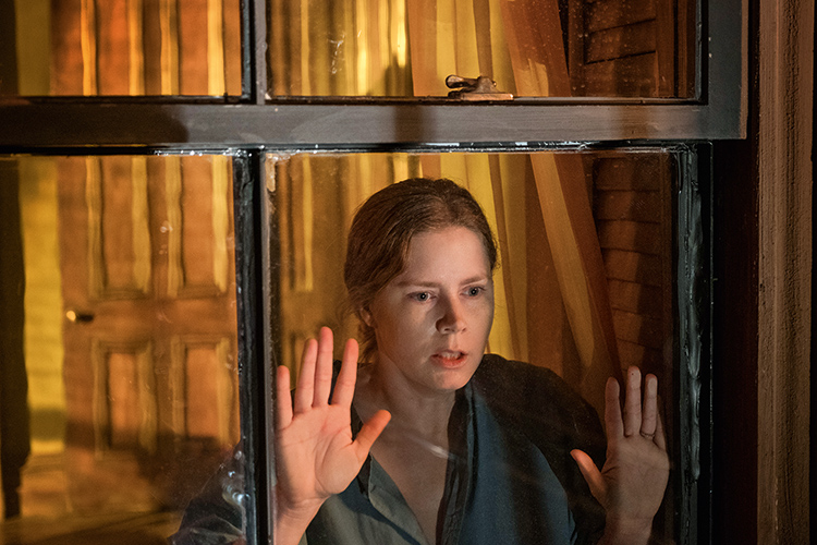 THRILLER - Amy Adams em A Mulher na Janela: uma homenagem apaixonada a Alfred Hitchcock -