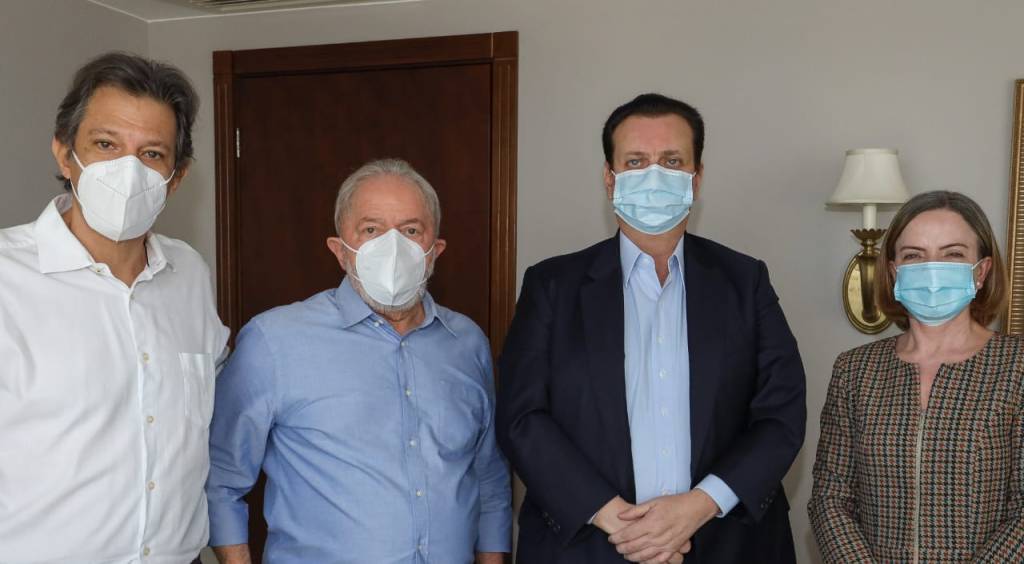 Após encontro com Lula, Planalto mapeia cargos de Kassab no governo