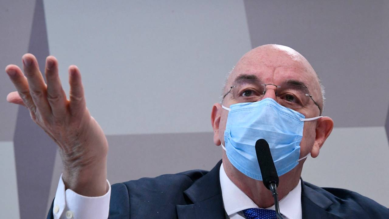 O deputado federal Osmar Terra (MDB) durante depoimento na CPI da Covid -