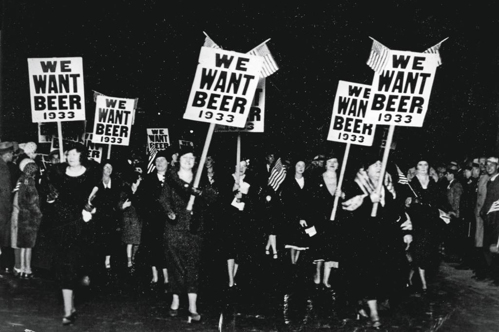 AP321028026.jpg LEI SECA - Americanas contra a proibição em 1932: direito cerceado -