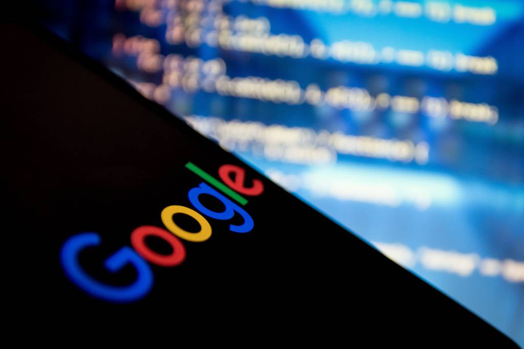 Google endurece política para combater golpes financeiros em anúncios