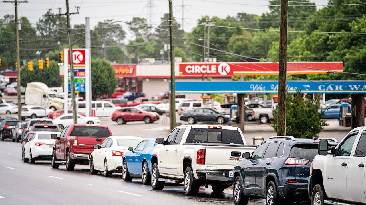 SEM GASOLINA - Fila para abastecer nos Estados Unidos: invasão de hackers paralisou distribuidora de combustíveis -