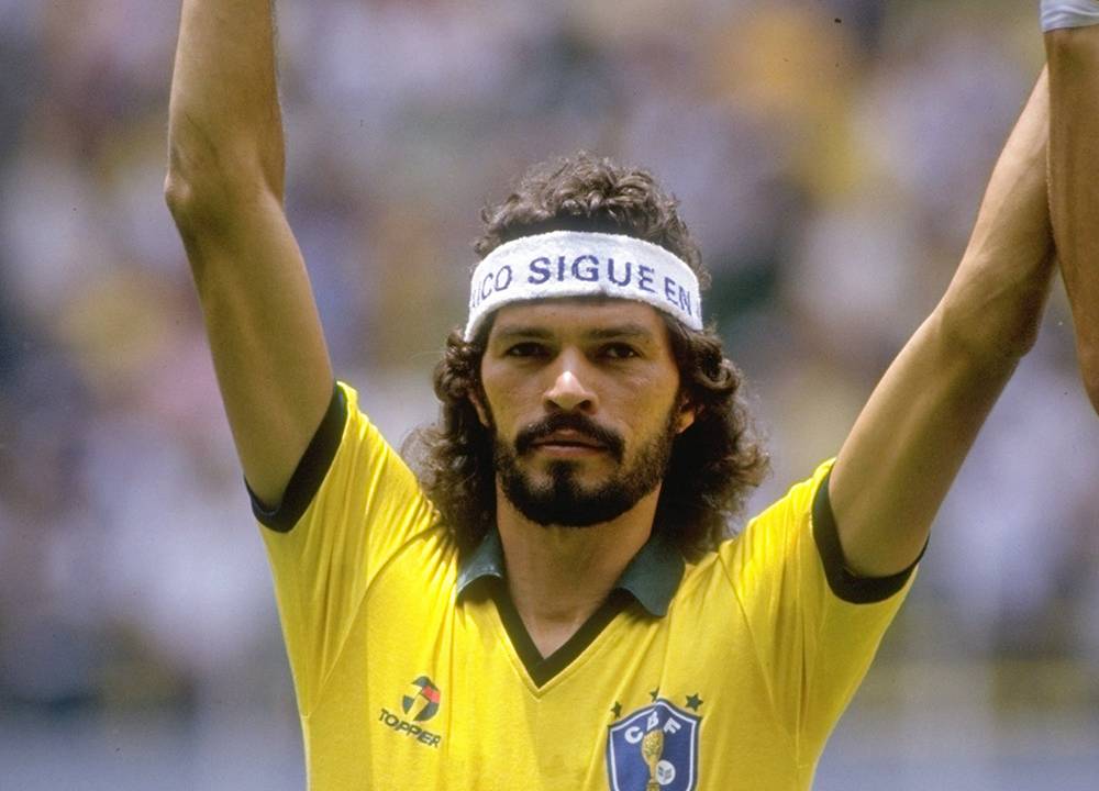 Sócrates, pelo Brasil, na Copa do Mundo de 1986 contra a Espanha -