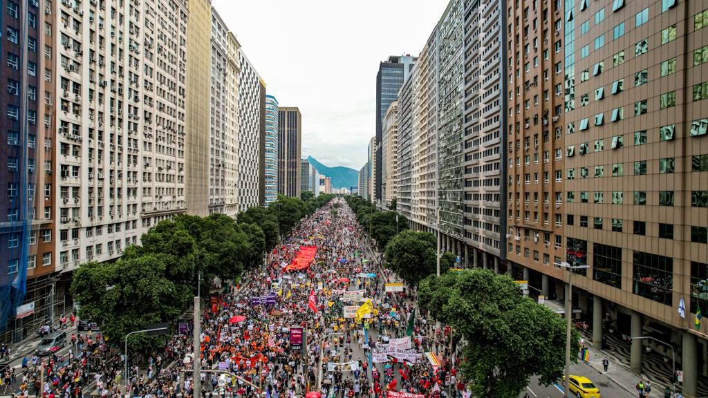Estudantes organizam manifestação contra Flávio Bolsonaro no Rio