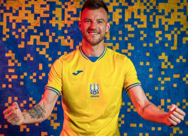 Ucraniaa Novo uniforme da Ucrânia para a Eurocopa