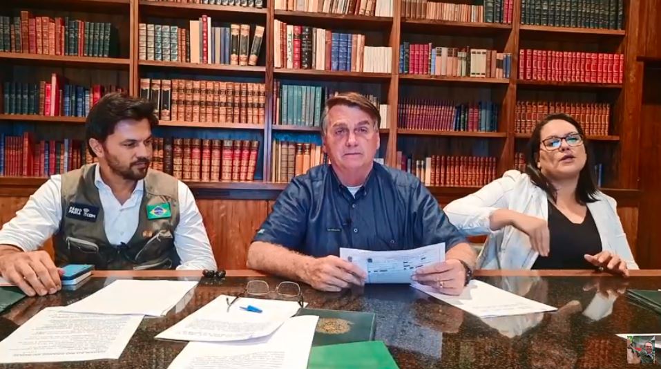 Presidente Jair Bolsonaro durante live nas redes sociais - 24/06/2021