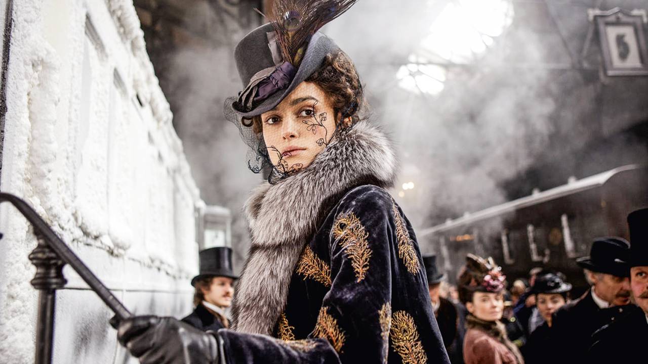 DESTINO TRÁGICO - Keira Knightley como Anna, na mais recente adaptação da obra no cinema: inventário das emoções -