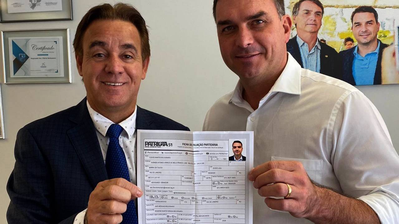 Adilson Barroso e Flavio Bolsonaro