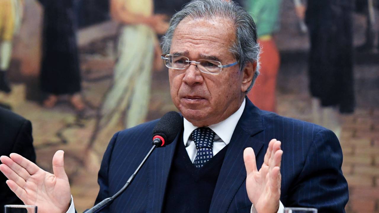 CRÍTICAS - Guedes: a proposta original foi um descuido inexplicável do ministro e gerou impacto negativo no mercado -