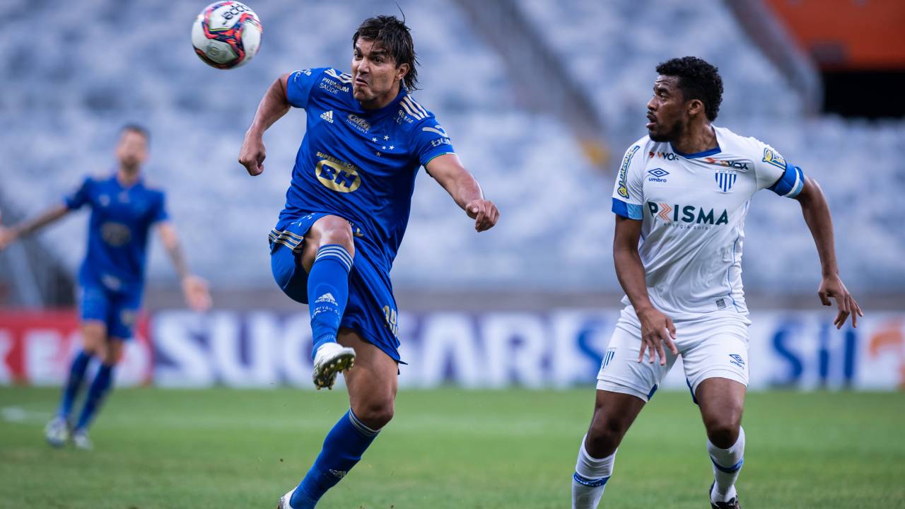 Cruzeiro foi surpreendido pelo Avaí e segue calvário na Série B -