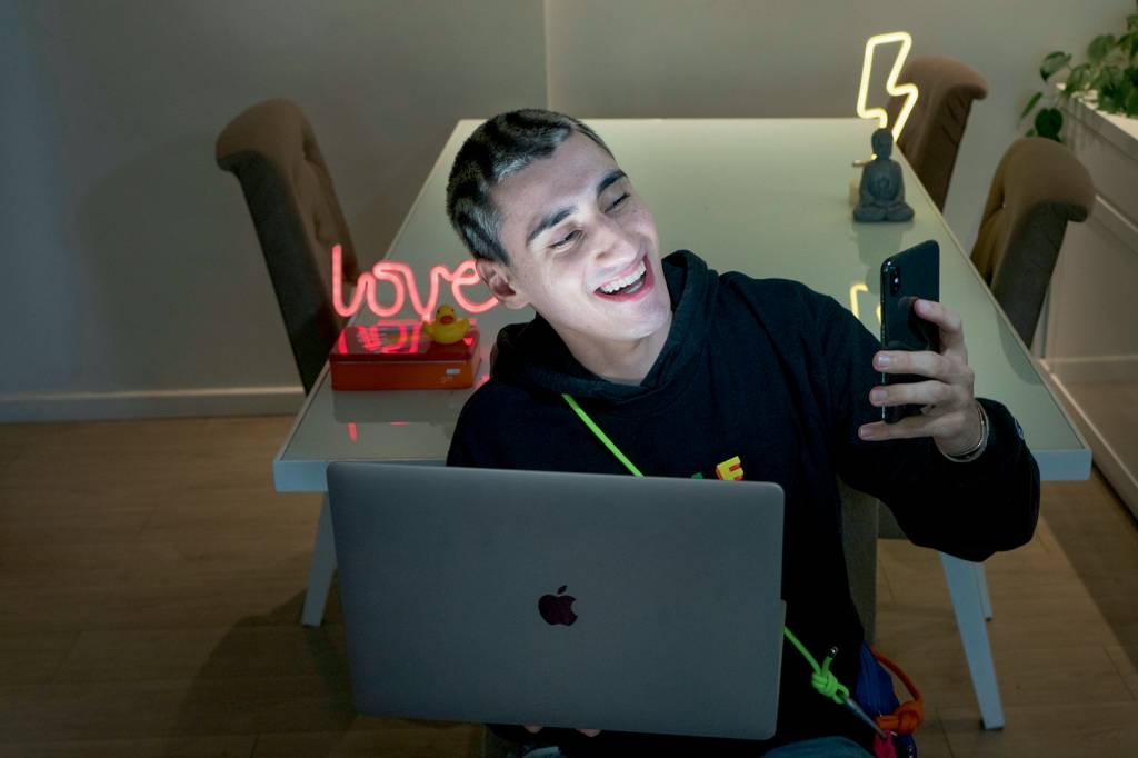 DSC00297t.jpg CONECTADO - Thiago Grasson, de 19 anos: “Fico o dia todo no TikTok” -