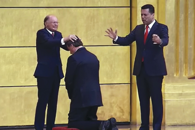 JAIR-BOLSONARO-EDIR-MACEDO-TEMPLO-DE-SALOMAO-EVANGELICOS-2019-1-(41).jpg À DIREITA - Edir Macedo e Bolsonaro: a conversão à fé ocorreu em 2016, em batismo feito por Everaldo Pereira -