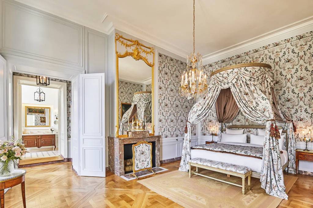QUARTO-Le-Grand-Contrôle-Hotel-Chateau-de-Versailles-Airelles-habituallychic-025.jpeg À MODA ANTIGA - Suíte do Grand Contrôle: homenagem a figuras da nobreza -