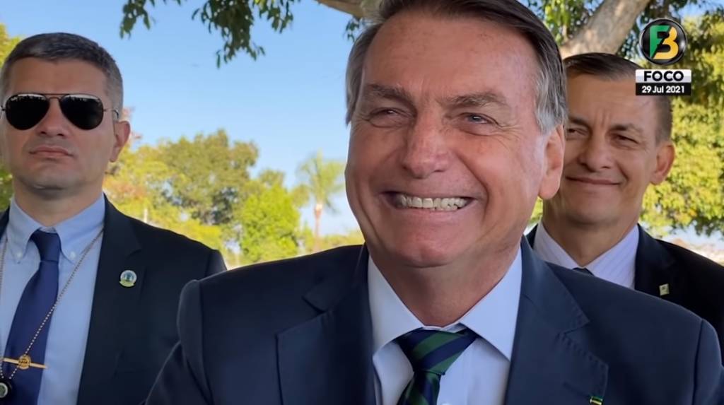 Bolsonaro debocha de ferimentos de Joice Hasselmann